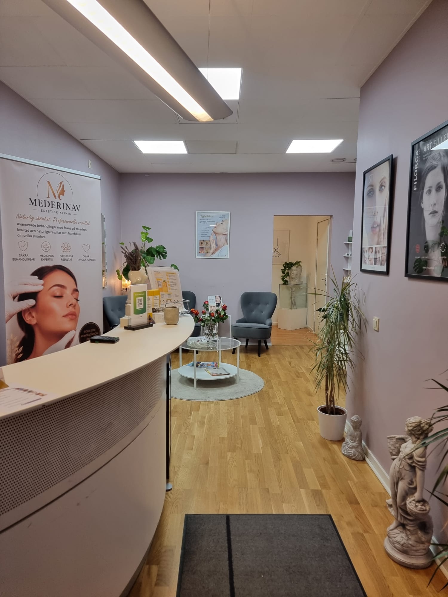 Ljust behandlingsrum på kliniken